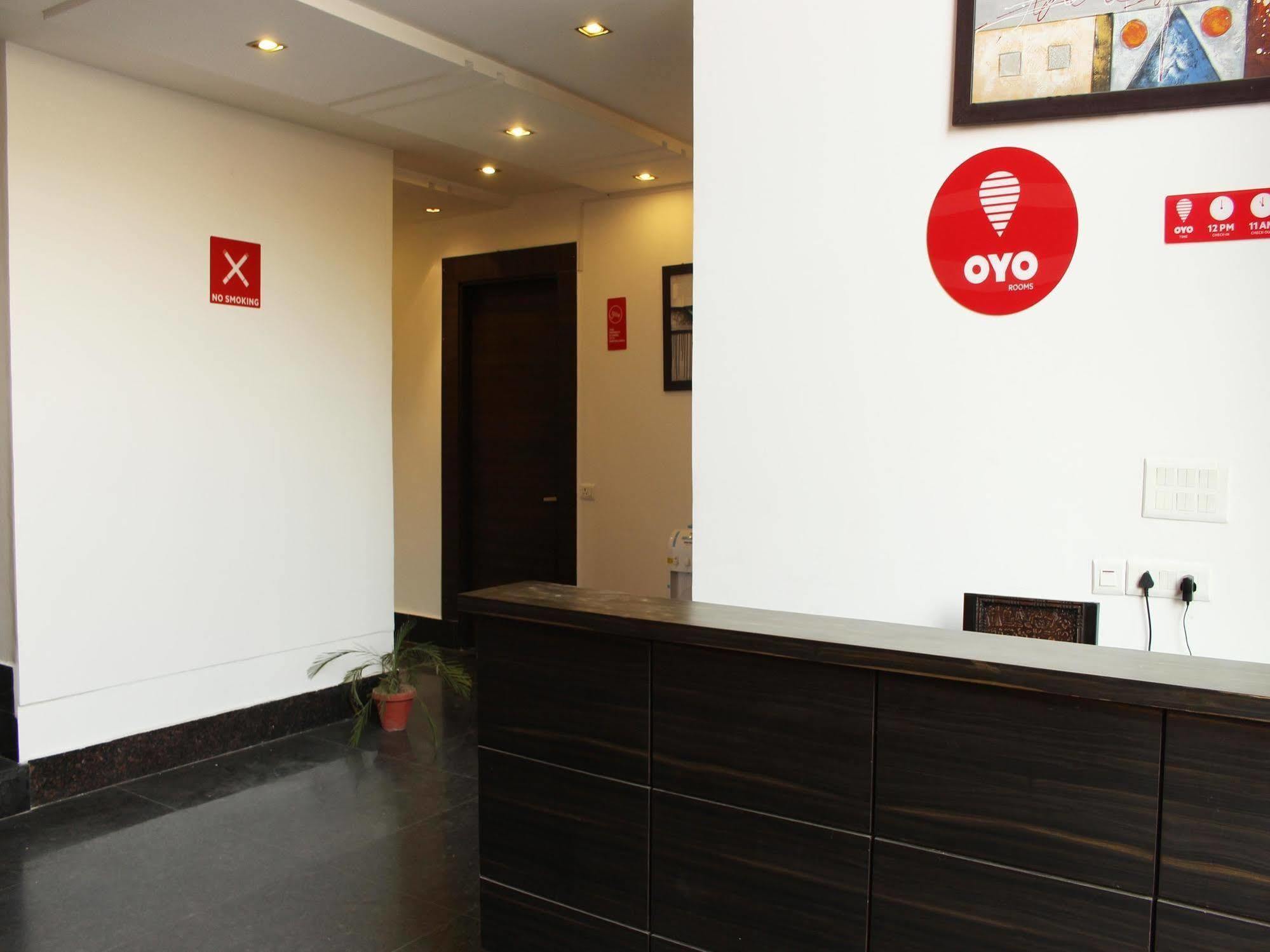 ホテル Oyo Flagship 387 Moulsari Avenue グルガウン エクステリア 写真