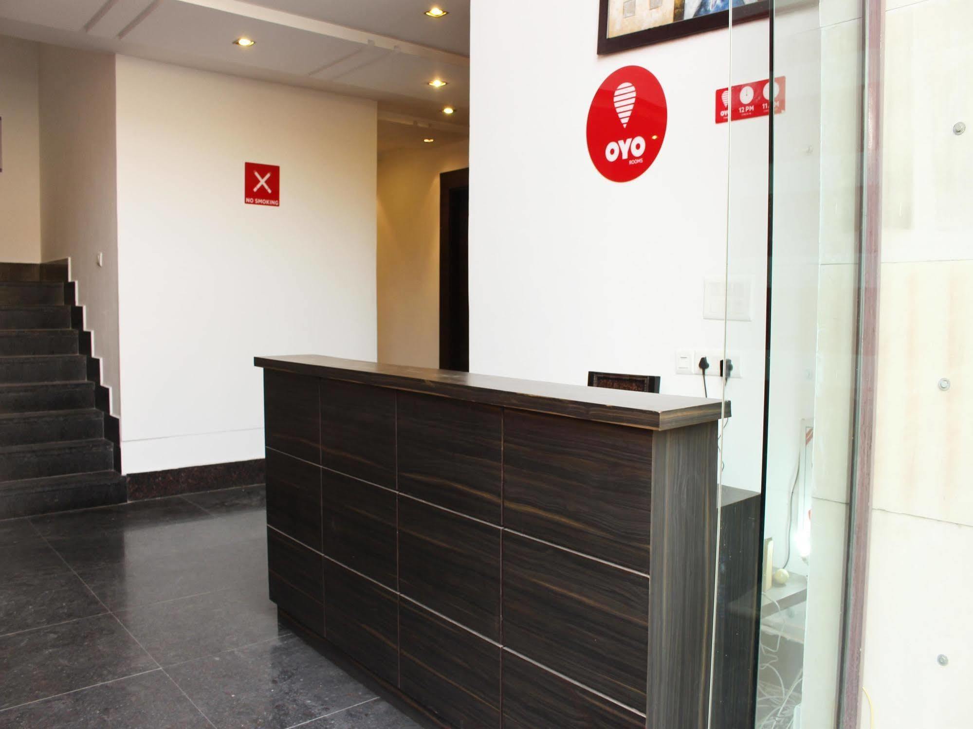 ホテル Oyo Flagship 387 Moulsari Avenue グルガウン エクステリア 写真